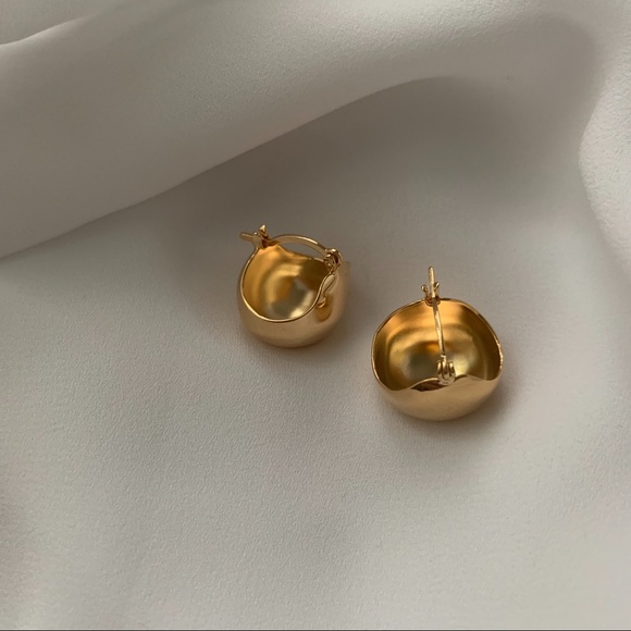 Madison Hoops | 18k Gold Filled - Picture 8 of 10